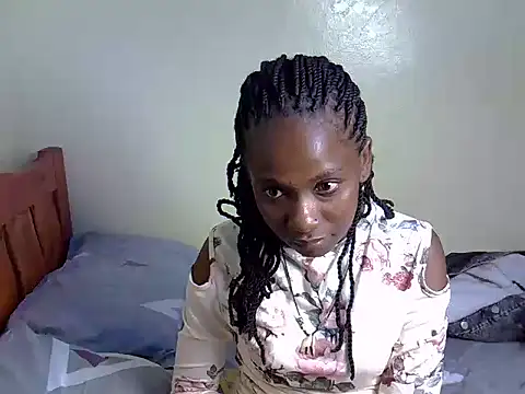 Snapshot of Pearl_petite chatting on 05/16/26, 04:39 Pearl petite online show from 05/16/26, 04:39