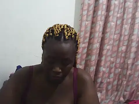 Snapshot of yummyqueen254 chatting on 07/16/26, 01:02 yummyqueen254 online show from 07/16/26, 01:02