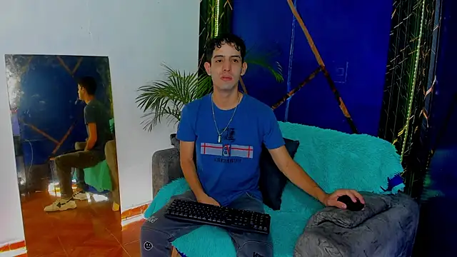 Snapshot of sexy_hairy1 chatting on 07/10/26, 11:21 sexy hairy1 online show from 07/10/26, 11:21