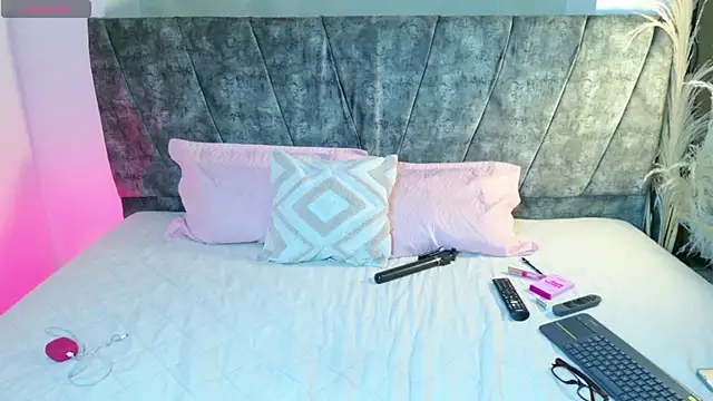 MadisonCollinss  online show from 07/03/26, 12:33