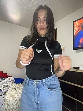 MadisonYoung000 online show from 05/27/26, 02:02