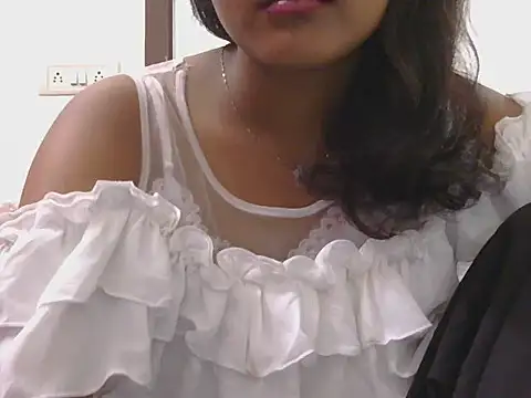 Snapshot of Diana_Penty chatting on 07/11/26, 04:13 Diana Penty online show from 07/11/26, 04:13