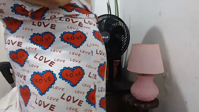 Snapshot of jenny_milf69 chatting on 06/18/26, 01:59 jenny milf69 online show from 06/18/26, 01:59