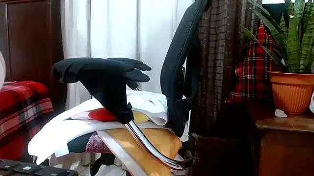 Snapshot of jenny_milf69 chatting on 12/19/25, 02:37 jenny milf69 online show from 12/19/25, 02:37