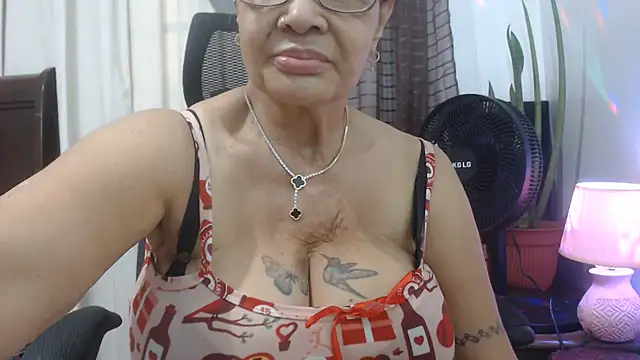 Snapshot of jenny_milf69 chatting on 05/24/26, 01:33 jenny milf69 online show from 05/24/26, 01:33