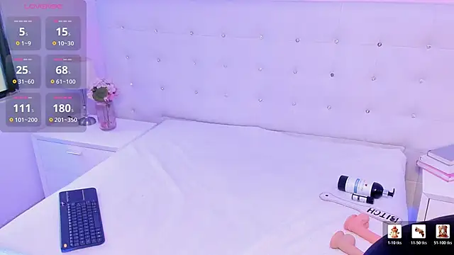 HollyBloom  online show from 06/10/26, 01:12