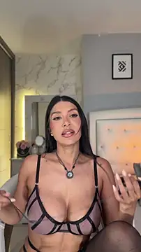 Snapshot of Anny_Honeey chatting on 06/03/26, 01:56 Anny Honeey online show from 06/03/26, 01:56