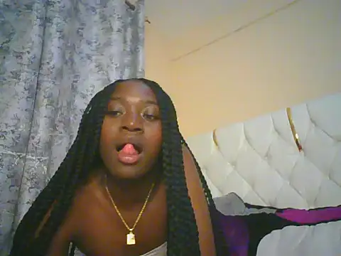 Snapshot of Preetygirlyz chatting on 05/18/26, 04:34 Preetygirlyz online show from 05/18/26, 04:34