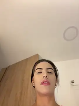 Snapshot of Sweet_ivonny chatting on 06/11/26, 11:57 Sweet ivonny online show from 06/11/26, 11:57