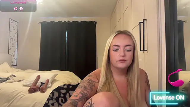 CurvyWetWife online show from 06/04/26, 09:36