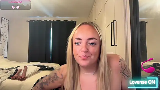 CurvyWetWife online show from 06/14/26, 11:33