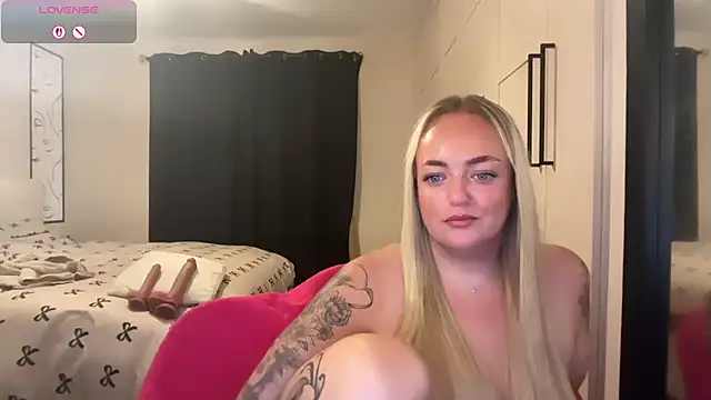 CurvyWetWife online show from 06/27/26, 07:47