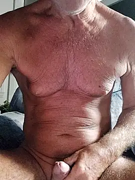 Snapshot of daddygil69 chatting on 07/02/26, 06:52 daddygil69 online show from 07/02/26, 06:52
