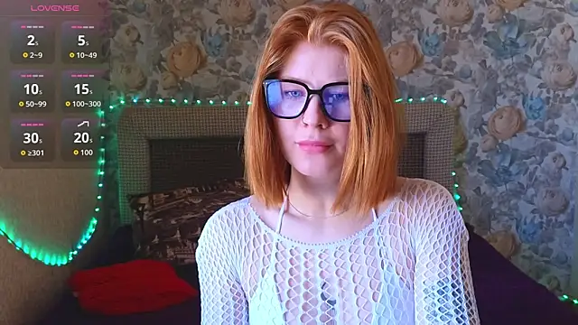 Snapshot of Juli_Ginger chatting on 06/10/26, 06:03 Juli Ginger online show from 06/10/26, 06:03