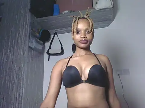 Snapshot of Tempting_Ebony chatting on 05/19/26, 01:56 Tempting Ebony online show from 05/19/26, 01:56