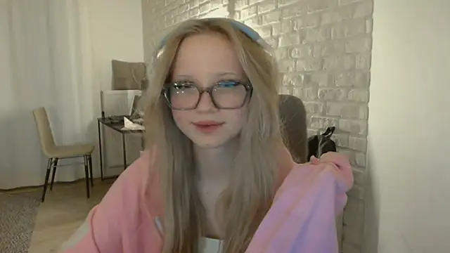 Snapshot of AmandaFix chatting on 05/23/26, 07:35 AmandaFix online show from 05/23/26, 07:35