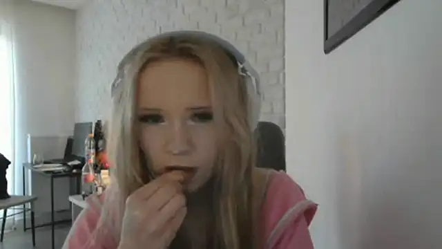 Snapshot of AmandaFix chatting on 05/28/26, 06:14 AmandaFix online show from 05/28/26, 06:14