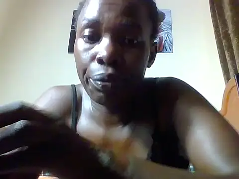 Snapshot of Sparklebootyqueen chatting on 05/18/26, 06:12 Sparklebootyqueen online show from 05/18/26, 06:12