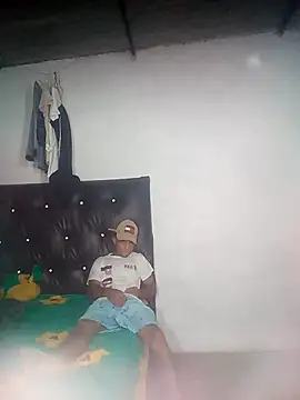soymartinez2004 online show from 05/18/26, 06:34