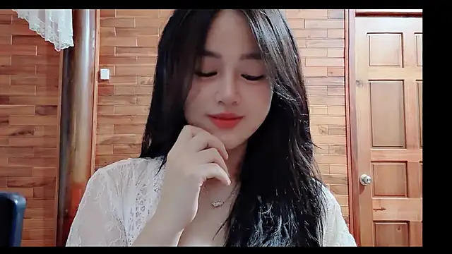 Bee-Cherry online show from 06/17/26, 01:27