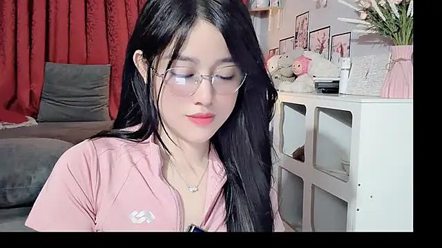 Bee-Cherry online show from 05/28/26, 06:03