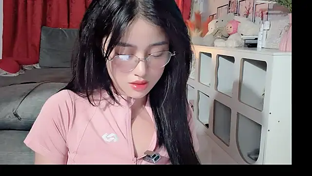 Bee-Cherry online show from 05/25/26, 05:33