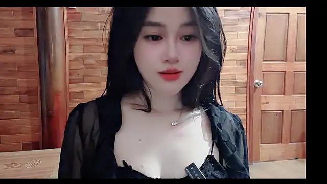 Bee-Cherry online show from 06/15/26, 06:57