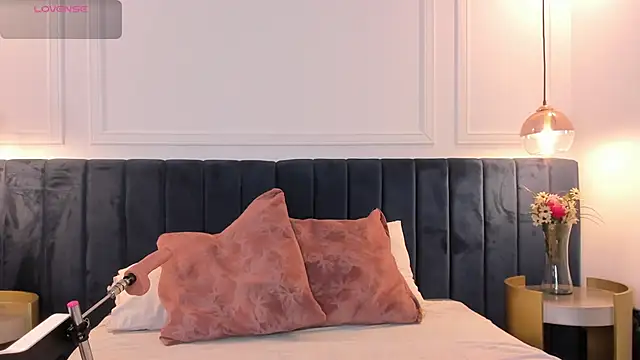 SummerLuna online show from 05/22/26, 03:59