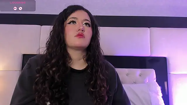 Snapshot of SummerLuna chatting on 06/02/26, 04:12 SummerLuna online show from 06/02/26, 04:12