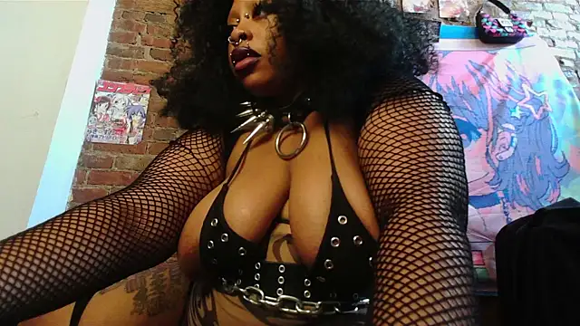 Snapshot of THICCCBUNIX chatting on 05/27/26, 01:29 THICCCBUNIX online show from 05/27/26, 01:29