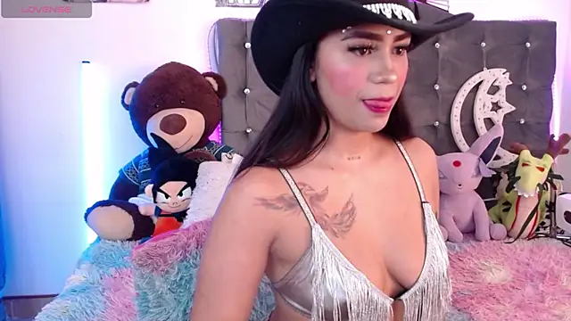 Snapshot of lunabritton chatting on 06/15/26, 02:45 lunabritton online show from 06/15/26, 02:45