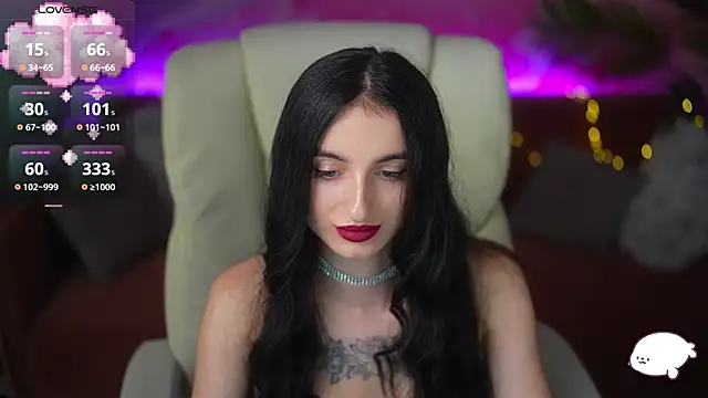 Snapshot of EmilyyMoon chatting on 06/14/26, 01:34 EmilyyMoon online show from 06/14/26, 01:34