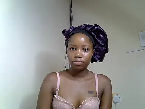 Snapshot of Pretty_kitty48 chatting on 06/18/26, 12:54 Pretty kitty48 online show from 06/18/26, 12:54