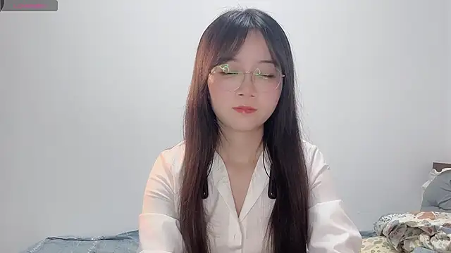 Snapshot of 77-Vicky chatting on 06/08/26, 01:28 77-Vicky online show from 06/08/26, 01:28
