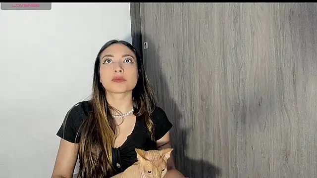 Snapshot of Mariana_Ponce_ chatting on 05/28/26, 02:08 Mariana Ponce online show from 05/28/26, 02:08