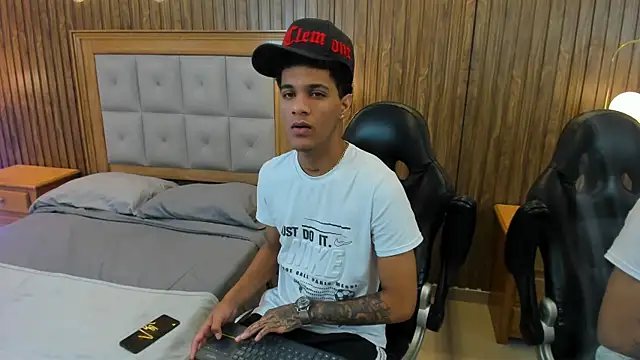 Snapshot of Mael_Jason chatting on 07/12/26, 11:11 Mael Jason online show from 07/12/26, 11:11