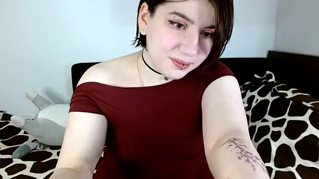 Snapshot of Oriana_secret chatting on 06/16/26, 04:12 Oriana secret online show from 06/16/26, 04:12