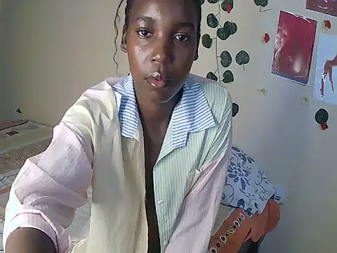 Snapshot of Imani- chatting on 06/25/26, 07:13 Imani- online show from 06/25/26, 07:13