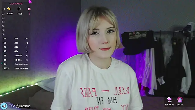 Snapshot of Esme_Velvet chatting on 05/21/26, 02:14 Esme Velvet online show from 05/21/26, 02:14