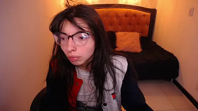 Snapshot of Allyshon_ chatting on 06/19/26, 07:52 Allyshon online show from 06/19/26, 07:52