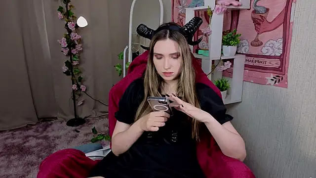 Snapshot of NocturneHuntress chatting on 06/22/26, 07:27 NocturneHuntress online show from 06/22/26, 07:27