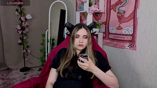 Snapshot of NocturneHuntress chatting on 06/26/26, 07:47 NocturneHuntress online show from 06/26/26, 07:47