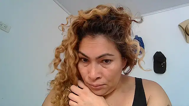 Layla-Astrum online show from 05/23/26, 12:37