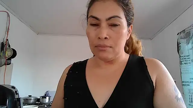 Layla-Astrum online show from 06/02/26, 03:23