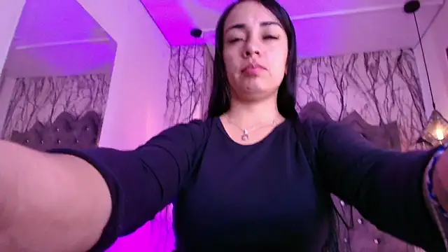 Queen Nyxx online show from 06/02/26, 02:33