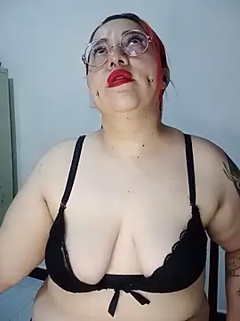 Snapshot of bruja_sscarlata chatting on 06/06/26, 02:28 bruja sscarlata online show from 06/06/26, 02:28