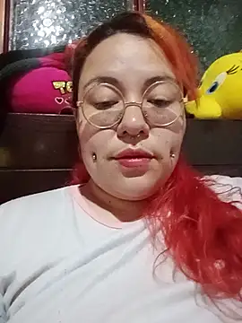 Snapshot of bruja_sscarlata chatting on 06/15/26, 04:01 bruja sscarlata online show from 06/15/26, 04:01