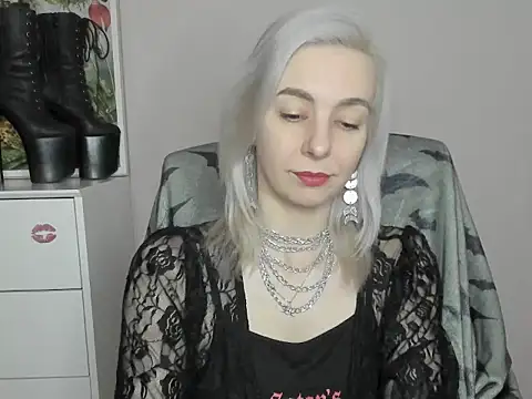 Snapshot of velvetanne chatting on 06/24/26, 06:23 velvetanne online show from 06/24/26, 06:23