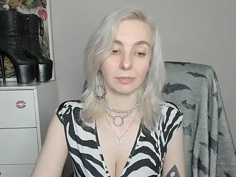 Snapshot of velvetanne chatting on 06/18/26, 06:45 velvetanne online show from 06/18/26, 06:45