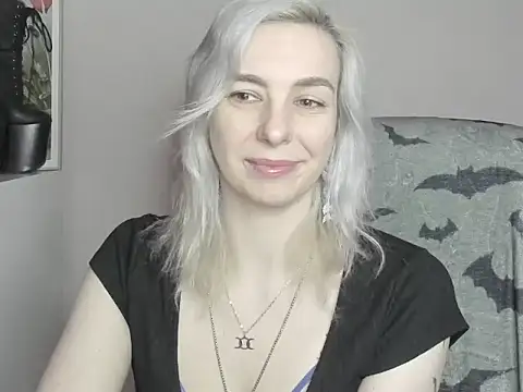 Snapshot of velvetanne chatting on 07/13/26, 06:35 velvetanne online show from 07/13/26, 06:35